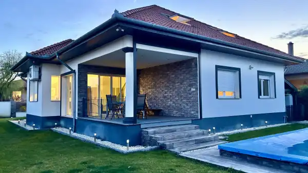 Eladó családi ház, Dunaharaszti 5+2 szoba 240 m² 220 M Ft