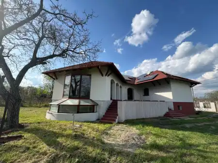 Eladó családi ház, Dunaharaszti 5 szoba 240 m² 132.8 M Ft