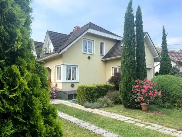 Eladó családi ház, Halásztelek 5 szoba 255 m² 158.9 M Ft