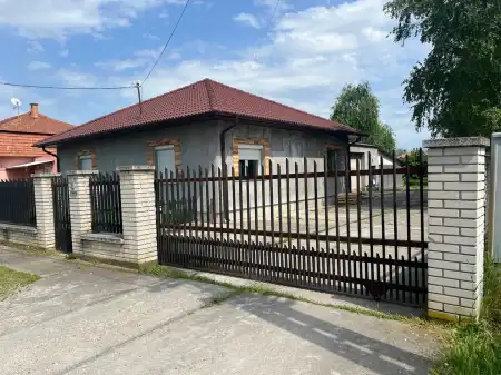 Eladó családi ház, Kiskunlacháza 4 szoba 120 m² 68.8 M Ft