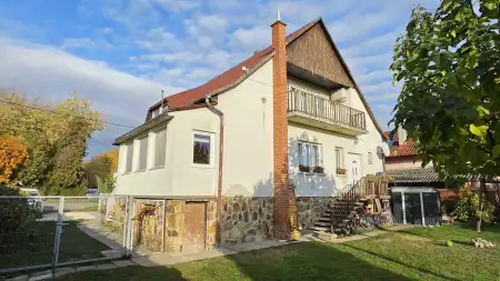 Eladó családi ház, Velence 4+3 szoba 184 m² 99.9 M Ft