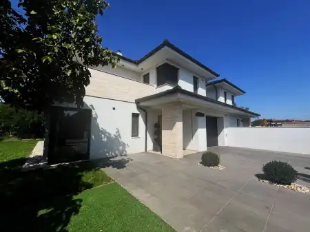 Eladó ikerház, Dunaharaszti 5 szoba 180 m² 199 M Ft