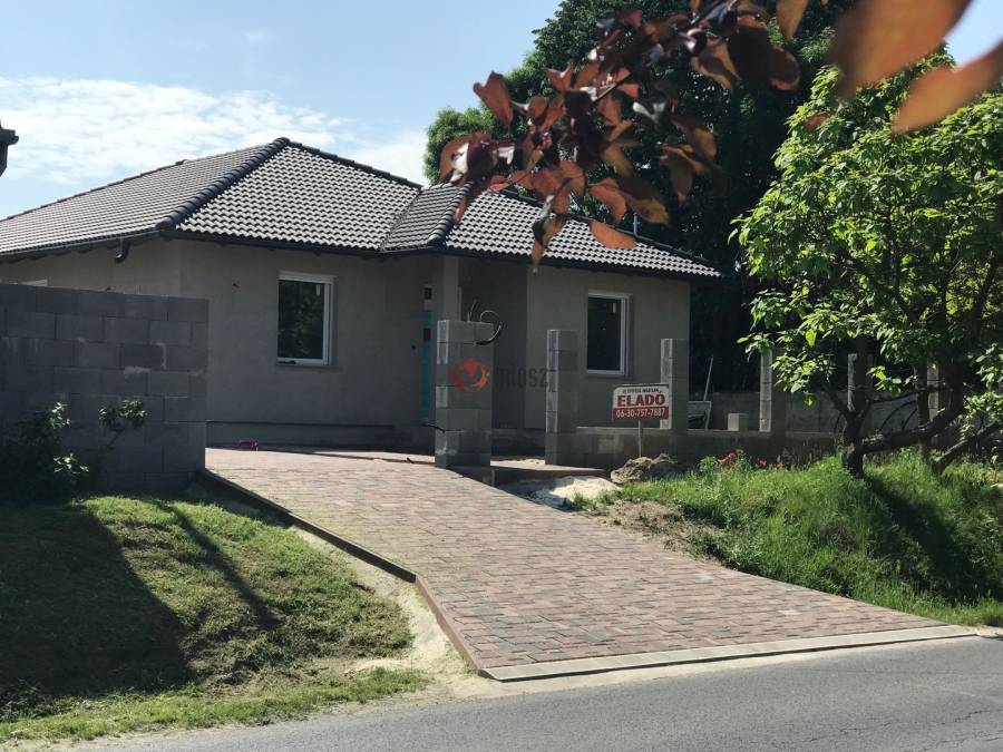 eladó újépítésű családi ház, Tököl
