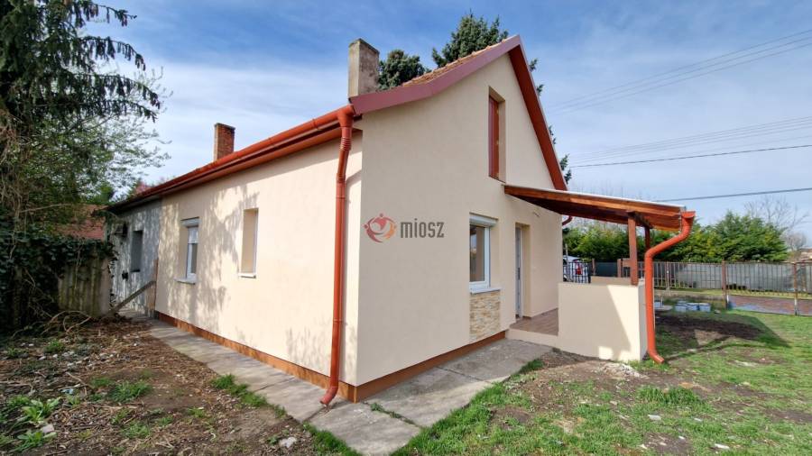 eladó újszerű ikerház, Kiskunlacháza