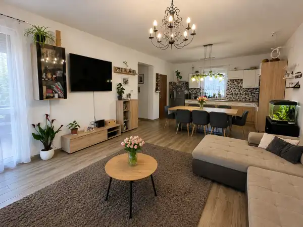 Eladó újszerű ikerház, Kiskunlacháza 4 szoba 93 m² 84.9 M Ft