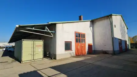 Kiadó ipari ingatlan, Taksony 365 m² 550 E Ft/hó