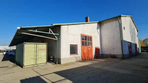 Kiadó ipari ingatlan, Taksony 365 m² 550 E Ft/hó
