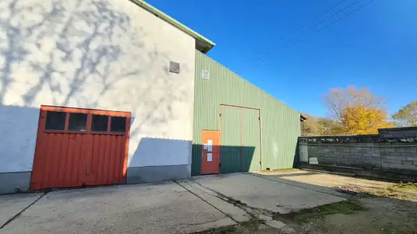 Kiadó ipari ingatlan, Taksony 270 m² 400 E Ft/hó