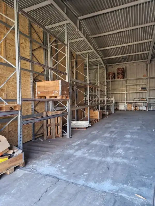 Kiadó raktár, Szigetszentmiklós 4 szoba 550 m² 500 E Ft/hó